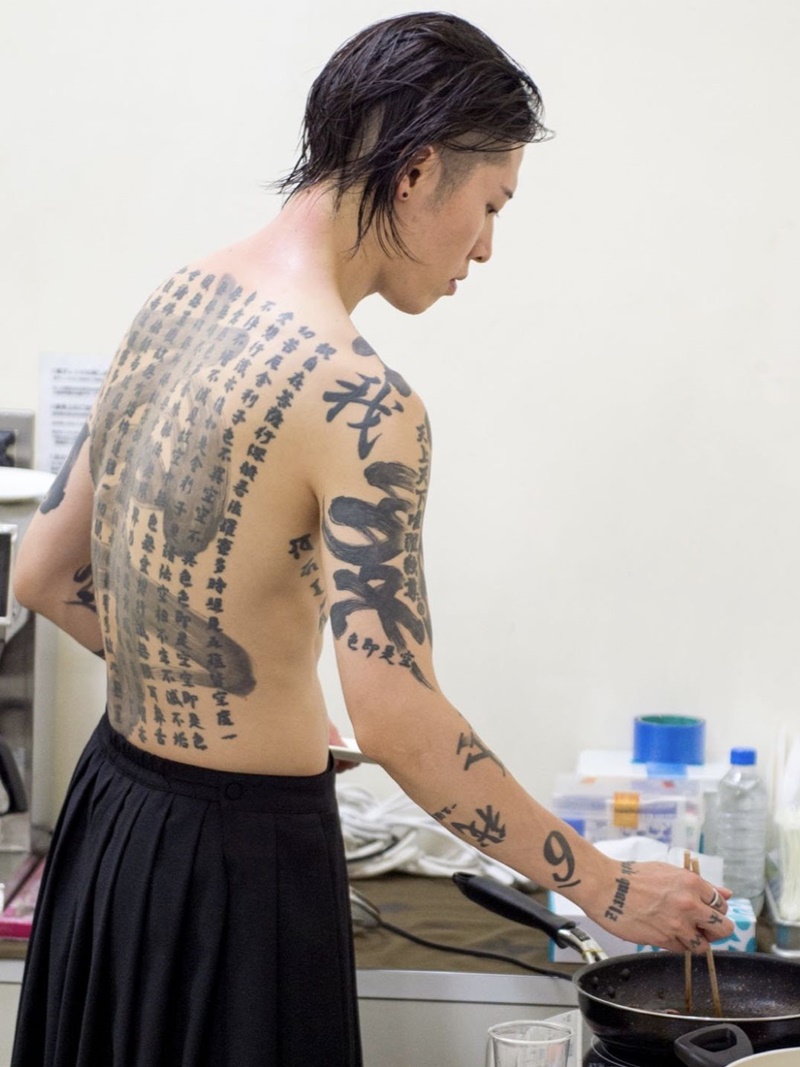 画像 雅miyaviのタトゥー本物 背中の文字の意味は韓国人だから