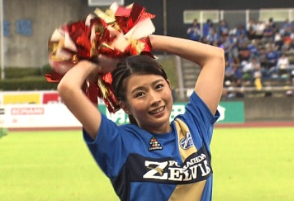 【動画フル】田中萌のチアダンスがかわいい！サッカー応援で足上げ！