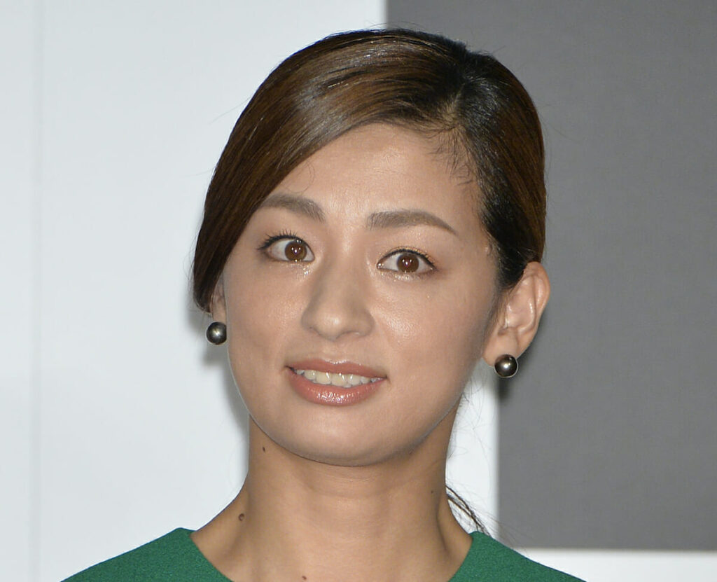 顔画像 尾野真千子の旦那 再婚相手 は上間宏明 沖縄クガニ社長