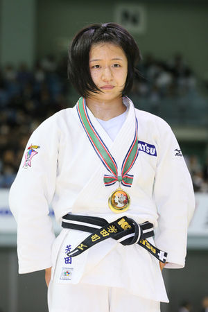 顔画像 芳田司の父親はラガーマン 娘そっくりで仕事は経営者